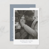 シックミニマルダスティブルーモノグラム結婚写真 サンキューカード (正面/裏面)