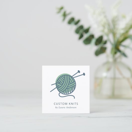 シックミントグリーンネイビーグレー編み物ウールヤーンボール スクエア名刺 (スタンド正面)