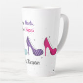 シックモダンなカスタム女性の靴 カフェラテマグ (右アングル)