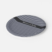 シックモダンなダークグレー薄いストライプ名前 ペーパープレート (アングル)