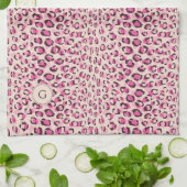 シックモダンなピンクのチータープリントパターンのモノグラム キッチンタオル (折り畳み)