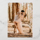 シックモダンなフォトブラシは白の名結婚前 箔招待状 (裏面)