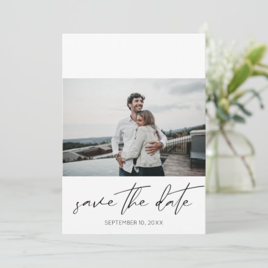 シックモダンな写真の風景の日付を保存する白 招待状 (スタンド正面)
