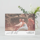 シックモダンな写真水平の日付を保存する白 招待状 (スタンド正面)