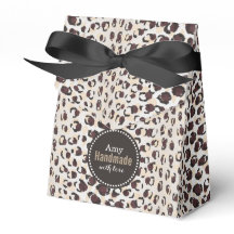 シックモダンな茶色のチータープリントパターンのモノグラム