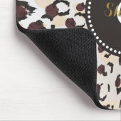 シックモダンな茶色のチータープリントパターンのモノグラム マウスパッド (コーナー)