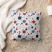 シックモダンな赤の白と青のドット | 7月4日 クッション (ブランケット)
