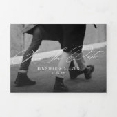 シックモダンな2枚の縦写真日付カードを保存 三つ折り招待状 (カバー)