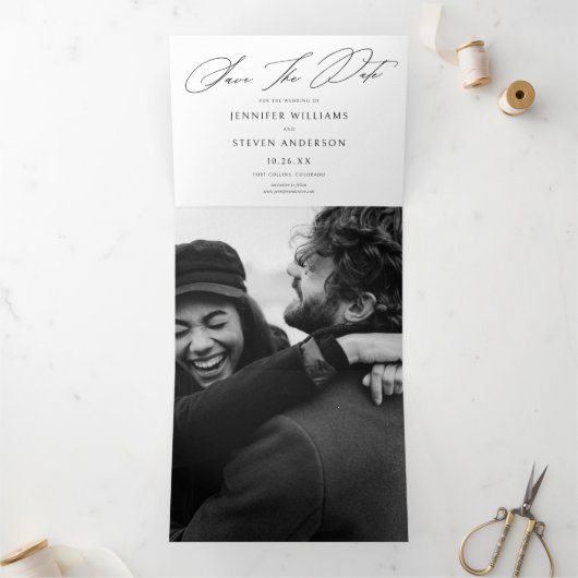 シックモダンな2枚の縦写真日付カードを保存 三つ折り招待状 (内部)