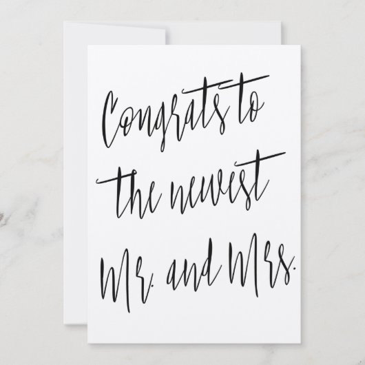 シックモダンな「ニュースへのおめでとうミスターとミセス」 カード (正面)