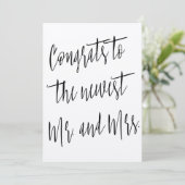 シックモダンな「ニュースへのおめでとうミスターとミセス」 カード (スタンド正面)