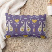 シックモダンイエローと紫のイカット枕 ランバークッション (ブランケット)