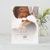 シックモダンウルトラミニマルタイポグラフィ写真結婚の 招待状 (スタンド正面)