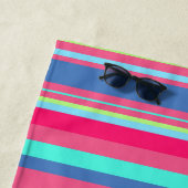 シックモダンガーリーキャンディストライプのパターン ビーチタオル (インサイチュ)