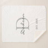 シックモダンスクリプトホワイトグレーファミリーモノグラム シェルパブランケット (正面(横))