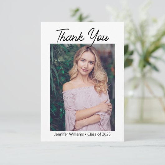 シックモダンスクリプト卒業写真ミニマル サンキューカード (スタンド正面)