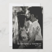 シックモダンタイポグラフィダスティブルーフォト結婚ズ 招待状 (裏面)