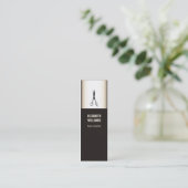 シックモダンダークシザー美容師 スキニー名刺 (スタンド正面)