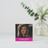 シックモダンホットピンクQRコードフォトガーリー スクエア名刺 (スタンド正面)