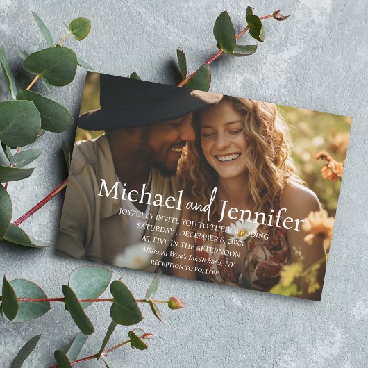 シックモダンホワイトタイポグラフィ結婚の写真 招待状