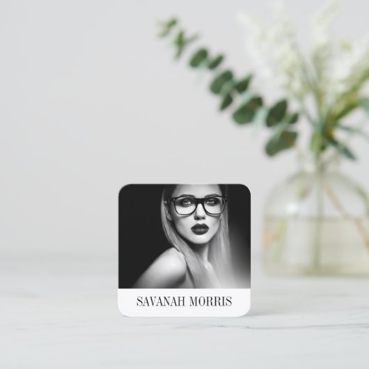 シックモダンミニマルシンプルプロフェッショナル写真 スクエア名刺 (スタンド正面)