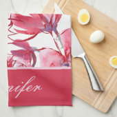 シックモダンレッドトロピカルフローラパーソナライズされた名 キッチンタオル (四つ折り)