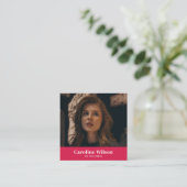 シックモダンレッドQRコードフォトガーリー スクエア名刺 (スタンド正面)