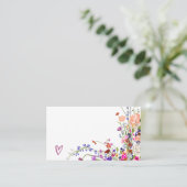 シックモダンワイルドフラワースクリプトブライダルシャワー プレイスカード (スタンド正面)