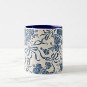 シックモダンヴィンテージアイボリーネイビーブルーフローラルパターン ツートーンマグカップ (中央)