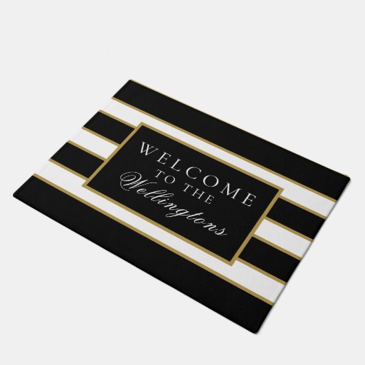 シックモダン白黒金ゴールドストライプのパーソナライズされた ドアマット (アングル)