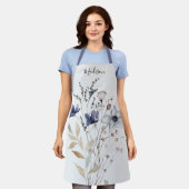 シックモノグラムのエレガントウォーターカラーブルーフラワー エプロン (着用した状態)