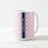 シック名門私立校風のなピンクのネイビーギンガムパターンモノグラム マグカップ (正面右)