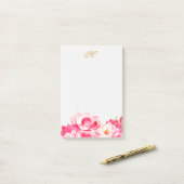 シック春ピンクマグノリアスフローラモノグラムメモ帳 ポストイット (デスク上)