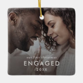 シック私たちの初めてのクリスマス婚約したフォトオーバーレイ セラミックオーナメント (正面)