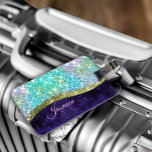 シック虹色パープルブルーフェイクグリッターモノグラム ラゲッジタグ<br><div class="desc">シックと銀かわいらしエレガントと虹色のグリッターのユニコーン、虹、ティール（緑がかった色）、アクア、紫色の青い色のデザインでフェイクは、トレンドに精通し、芸術を愛するお尻トレンドセッターのための。このスタイリッシュ洗練されたデザインは素晴らし、優れたデザインの女の楽しむ子のためになるだろう。あなたの選択の別の製品に対して、あなたの個人的なスタイルを表示感じし、ファッショナブルに見て、ユニークトレンディーとスタイリッシュ、デザインがあなたの荷物のタグまたはモバイル機器のアクセサリーまたはカスタマイズそれを。バレンタインの日、クリスマス、または一般的な贈り物として素晴らしは、輝かしいエレガンスを愛する女性のためのギフトのアイディアモダンを作る。ご注意：これらはフラットプリントされたグラフィックで実在、グリッター、宝石、または隆起部品は含まれない</div>