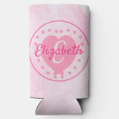 シック誕生日モノグラムイニシャルガーリーピンクハート スリム缶クーラー (裏面)