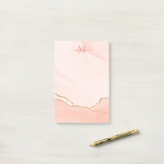 シック赤面ピンクウォーターカラーとフェイク金ゴールドモノグラム ポストイット (デスク上)