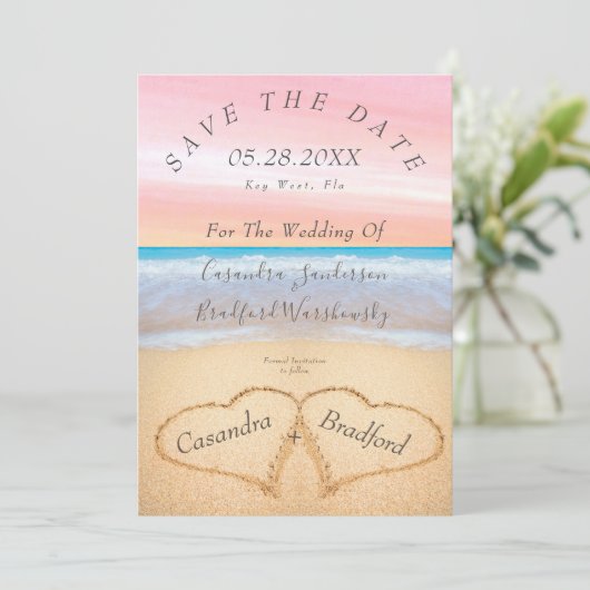 シック赤面ピンクビーチ結婚式ハートス結婚サンド 招待状 (スタンド正面)
