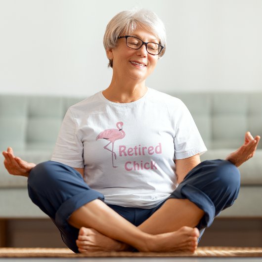 シック退職した・フラミおもしろいンゴ女子ユーモア Tシャツ