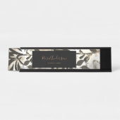 シック金ゴールドフローラルパターンタイポグラフィスクリプト デスクネームプレート (正面)