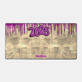 シック金ゴールドホットピンクドリップモノグラム2025カレンダー デスクマット (正面)