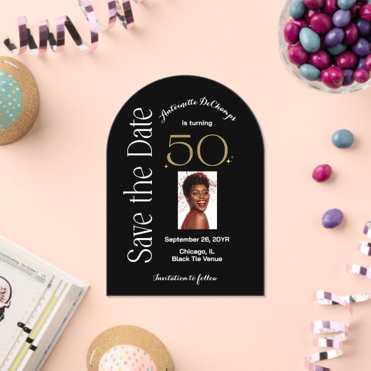 シック50と素晴らしいブラック金ゴールドアーチ日付を保存 アクリル招待状 (インサイチュ (お祝い))