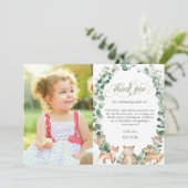 シック・ウッドランド・アニマルズ・グリーンリー第1回誕生日写真  サンキューカード (スタンド正面)