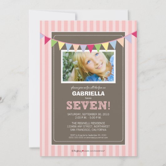 シック·ターニング7誕生日パーティーの招待(ピンク) 招待状 (裏面)