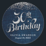 シック・デニム&ダイヤモンド30th Birthday ラウンドシール<br><div class="desc">スタイル祝の大きな3-0は、これらのシックなデニム&ダイヤモンド封筒用シールを使用してパーティの招待状に特別なtouchを追加することによって実現。このかわいらしデザインは、紙吹雪の宝石と「21歳の誕生日」という言葉をシルバスタイリッシューグリッター効果で満たした書体で表現している。使用または含まれているグリッターがないことに注意してください。これはフラットプリントデザインだ。飾りは無い。</div>