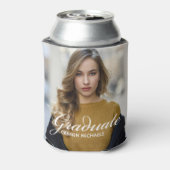 シック・ホワイト・スクリプト・オーバーレイ大学院写真パーティー 缶クーラー (缶裏面)