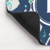 シック・モダンティール(緑がかった色)・ネービー・ブルー・イカット・トライバル・パターン マウスパッド (コーナー)