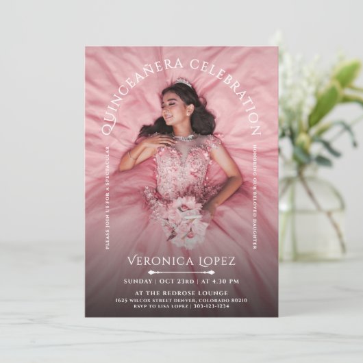 シッスタイリッシュクガールデイクラシカルホワイトタイポグラフィ 招待状 (スタンド正面)