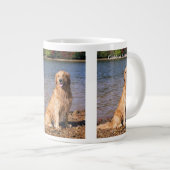 シッティングゴールデンリトリーバー ジャンボコーヒーマグカップ (正面右)