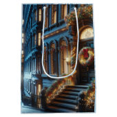 シティダウンタウンブラウンストーン建物クリスマス ミディアムペーパーバッグ (裏面)